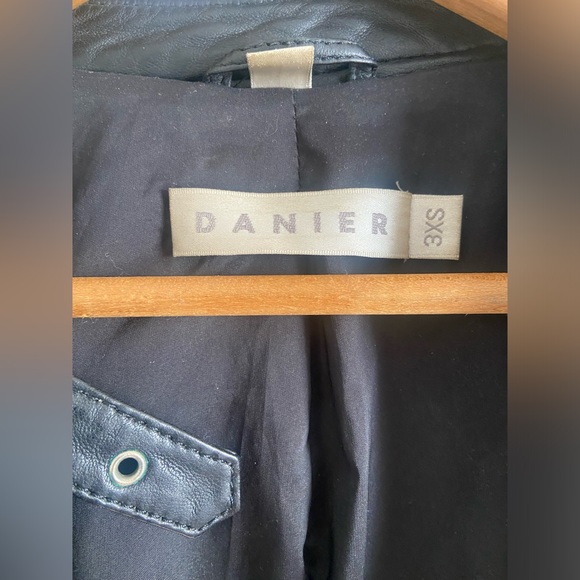 Danier Leather Premium Leather Motorcycle Jacket 3XS - Picture 6 of 9